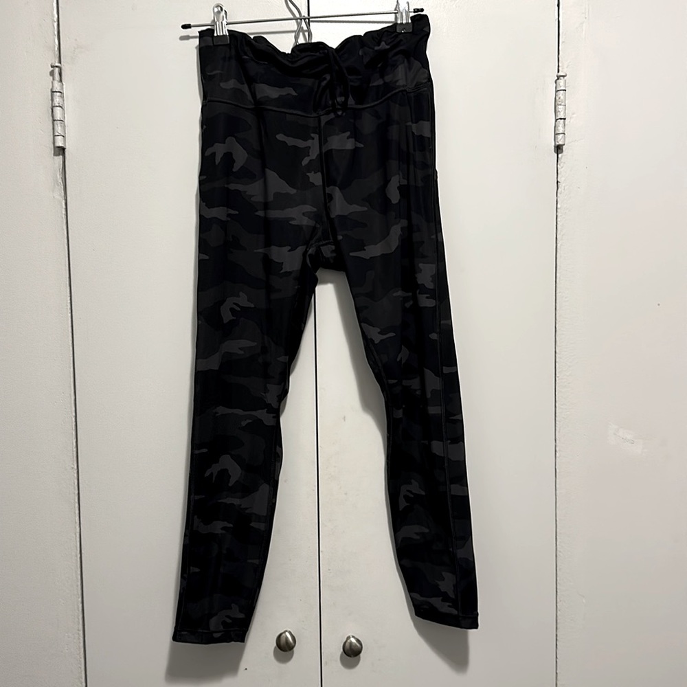 Athleta ultimate camo 7/8 tight